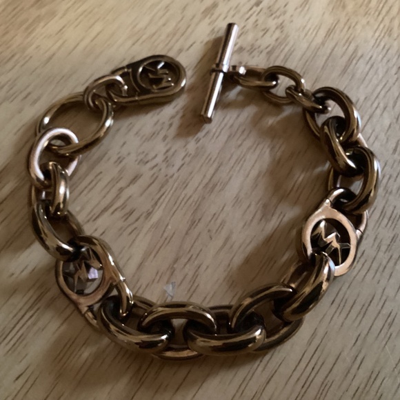 Michael Kors Logo Rose Gold-tone Heavy Chain Link Toggle Clasp Bracelet - Picture 4 of 8